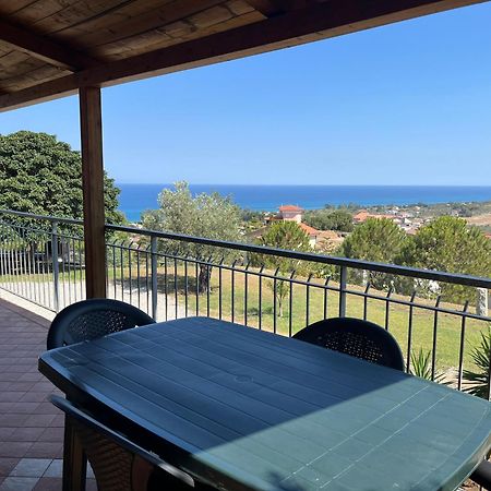 Luna Apartaments Badolato Marina Екстер'єр фото